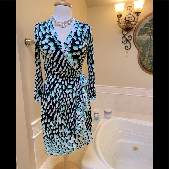 NWOT BCBG MaxAzria Black Green White Wrap Sexy Spring Classic Dress S - Picture 2 of 14